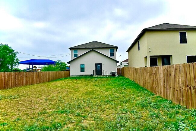 Building Photo - 5626 Encanto Dr