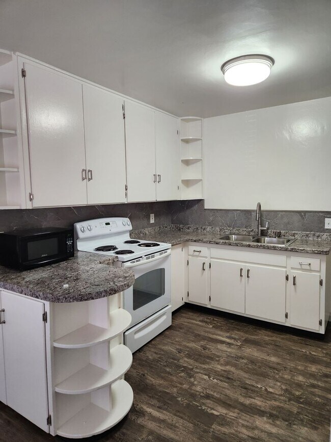 Foto del edificio - 2503-2525 Leland Avenue