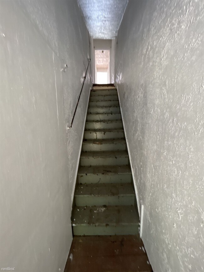 Foto del edificio - 1 br, 1 bath Duplex - 414 East Ash Street 5