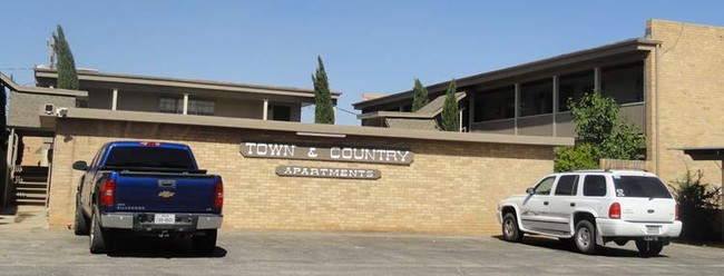 Foto del edificio - Town & Country Apartments