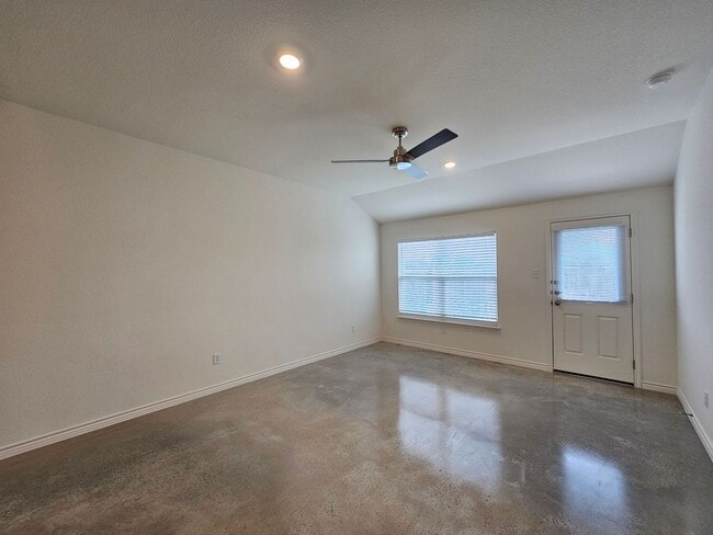 Building Photo - 1227 Concord Dr