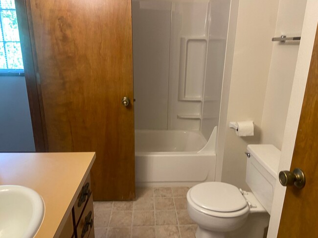Building Photo - 2772el