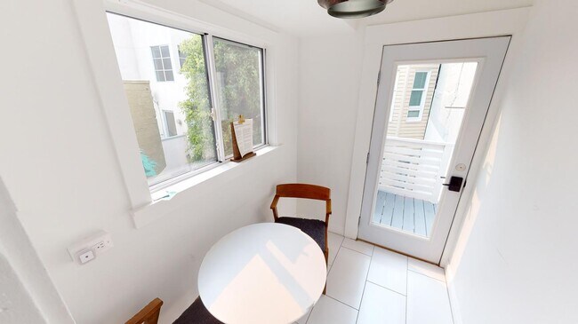 Building Photo - Room in 5 Bedroom Apartment at 418 Bryant St