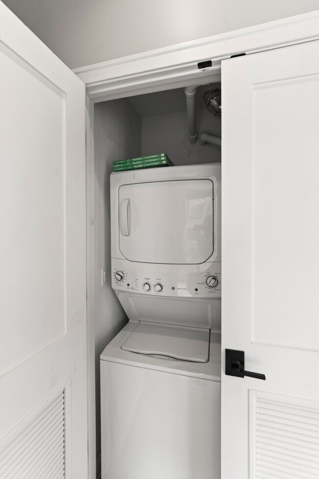 Foto del edificio - 1050 W Cornelia Ave