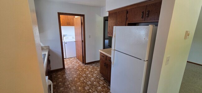 Foto del edificio - 141 Maple Ave S