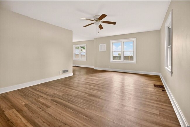 Foto del edificio - 304 S Poplar St