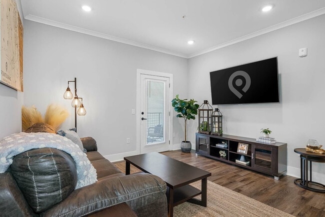 Building Photo - Pointe Grand DeLand