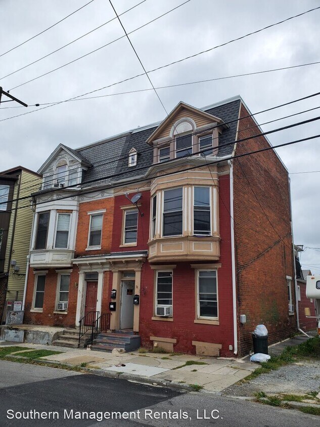 39 E College Ave, York, PA 17401 House for Rent in York, PA