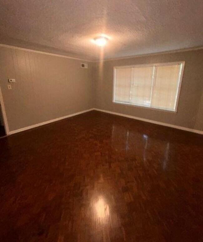 Building Photo - BELOW MARKET RENT!
