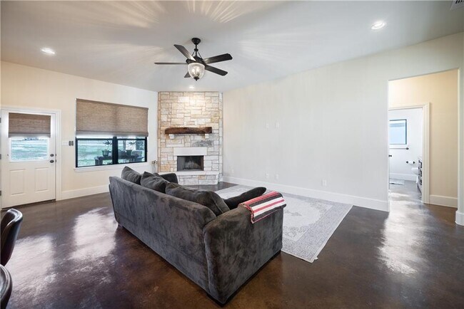 Foto del edificio - 315 Bluestem Cove