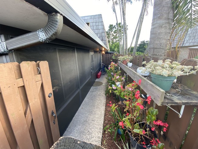 Foto del edificio - 1011 Springdale Cir