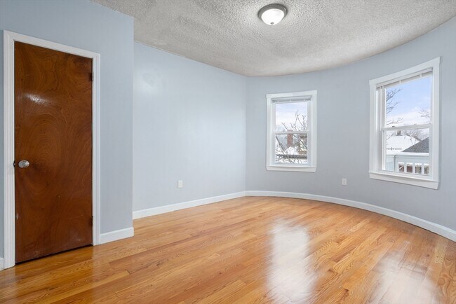 Building Photo - 97 Welles Ave