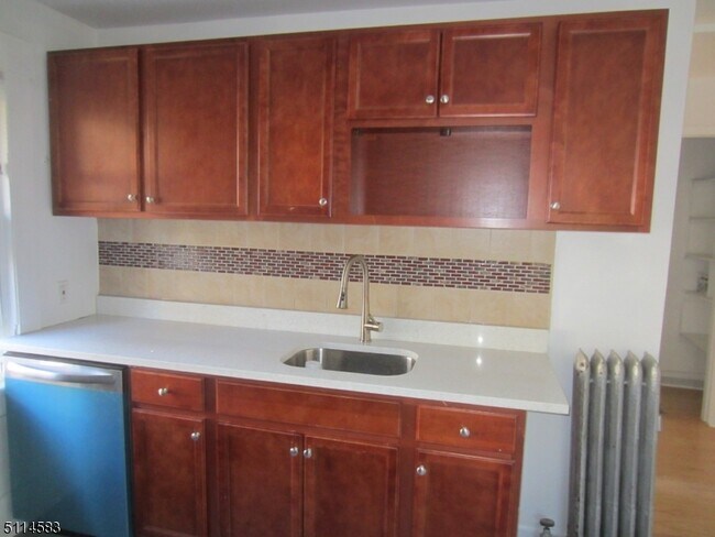 Building Photo - 15 Hawthorne Pl