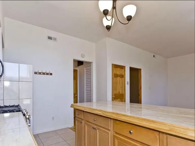 Photo - 1368 W Evergreen Ave Apartment