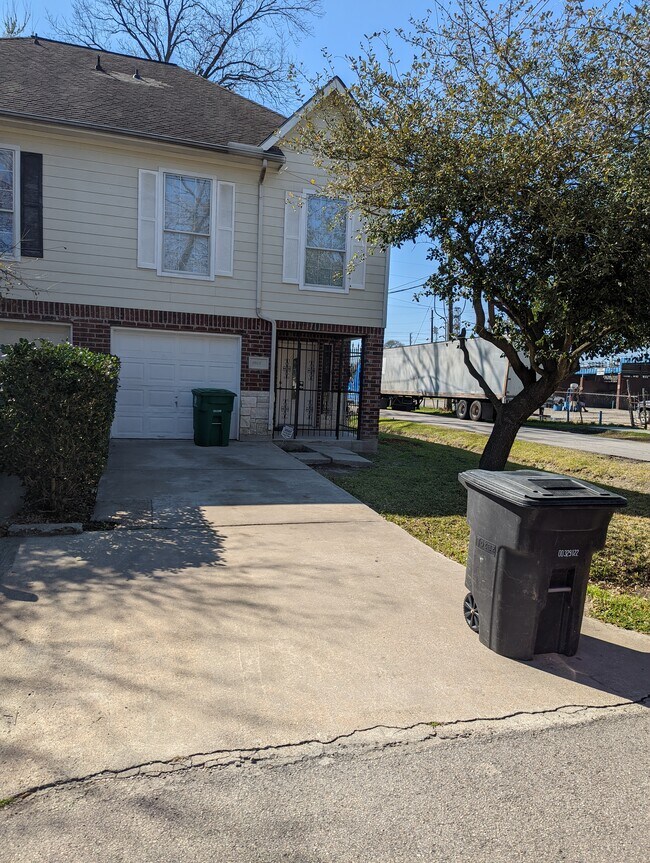 UNIT A - 6913 Apollo St