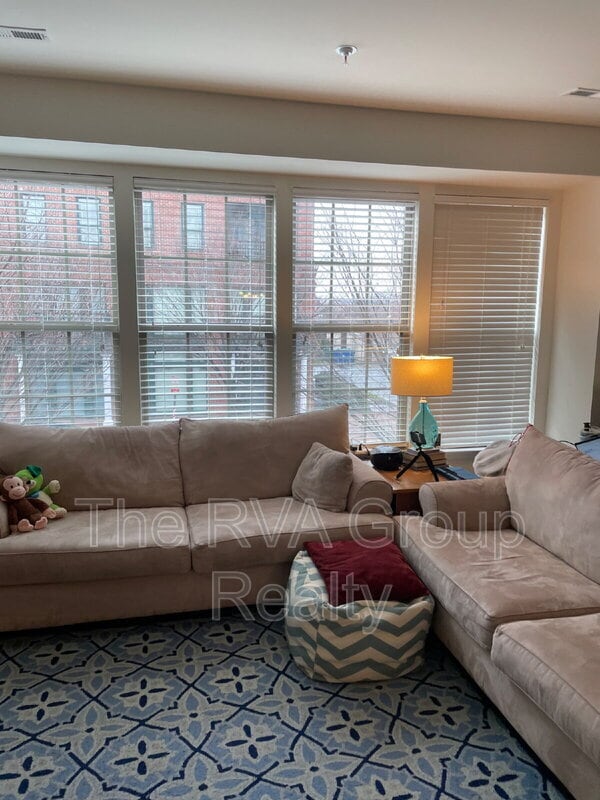 Building Photo - 4941 Old Main St