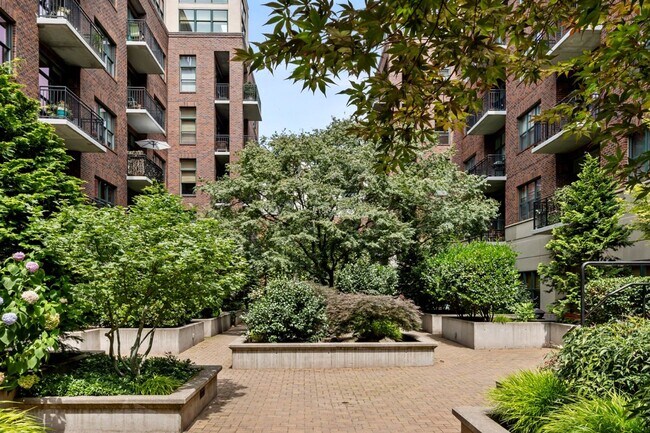 Foto del edificio - 821 NW 11th Ave