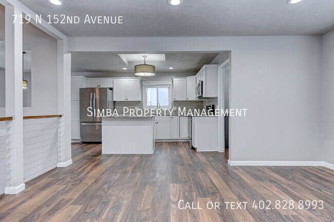 Foto del edificio - 719 N 152nd Ave