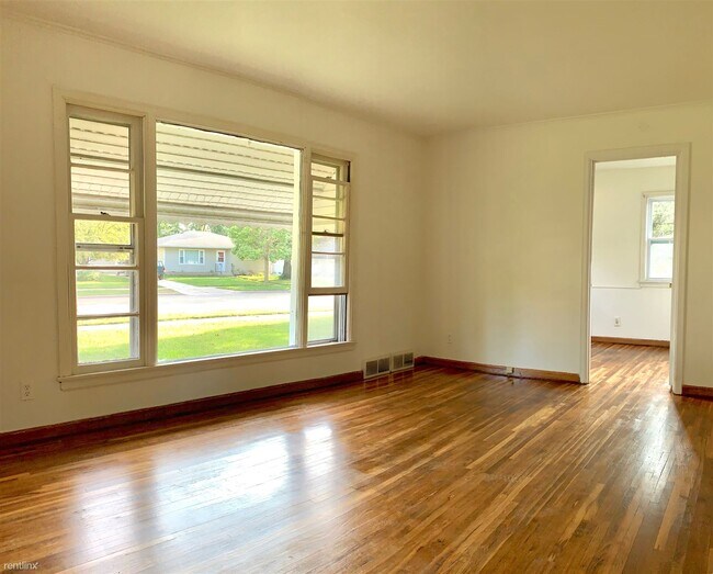 Building Photo - 2 br, 1 bath Duplex - 1300 2nd Avenue Sout...