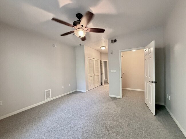 Foto del edificio - 8539 Gate Pkwy W