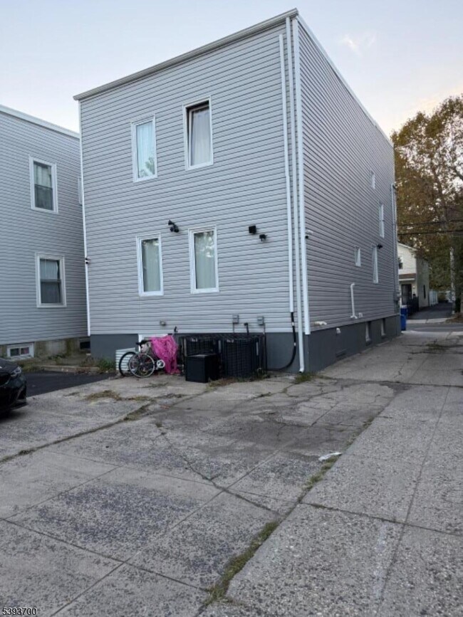 Building Photo - 492 S 20th St