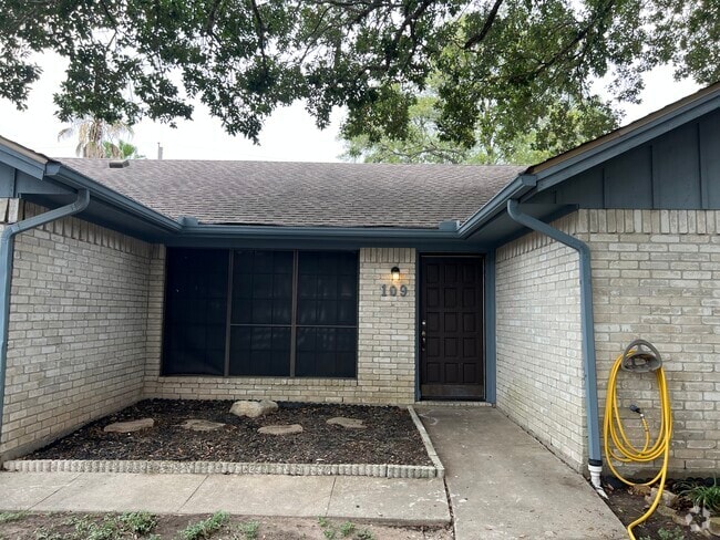 Building Photo - 109 Laguna Dr