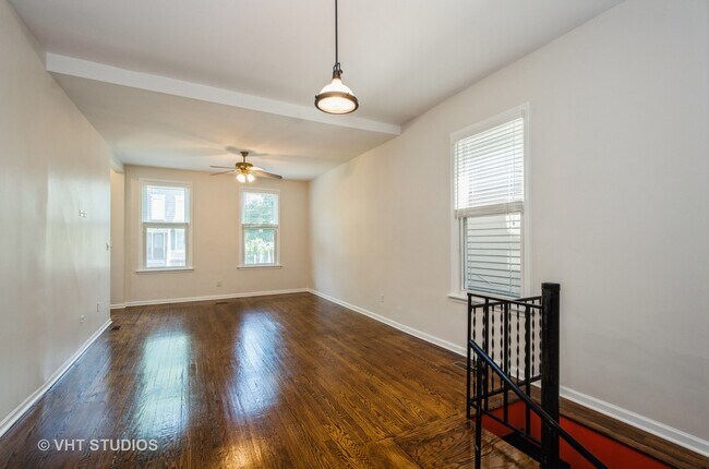 Foto del edificio - 2640 N Burling St