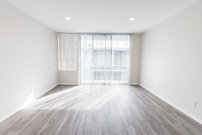 Foto del interior - 245 South Serrano Ave