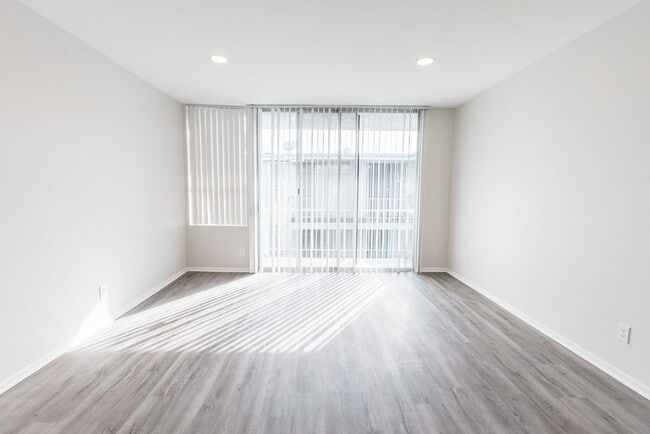 Interior Photo - 245 South Serrano Ave
