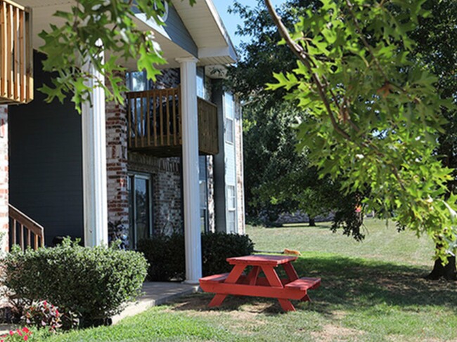 Building Photo - Stoneridge Apartments