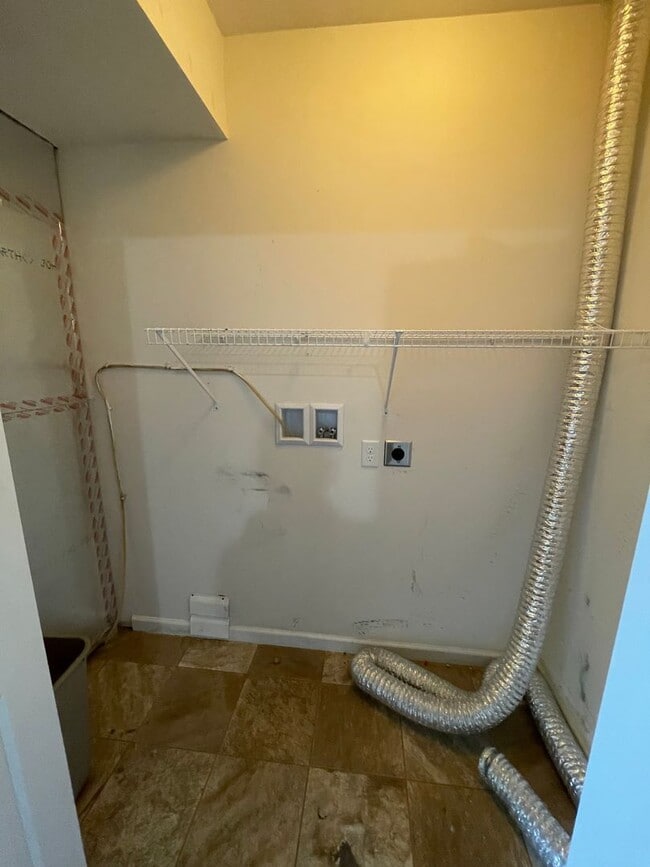 Building Photo - 3 Bedroom 3 Bath House In Mount Wolf