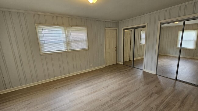 Building Photo - 900 Leigh Ave