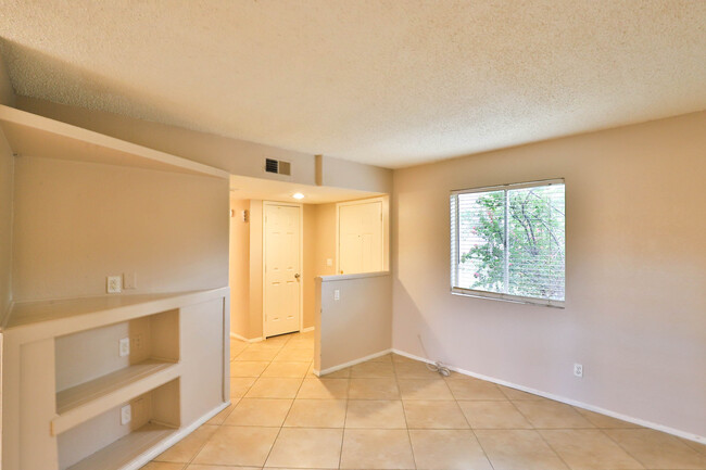 Building Photo - 2846 N 46th Ave