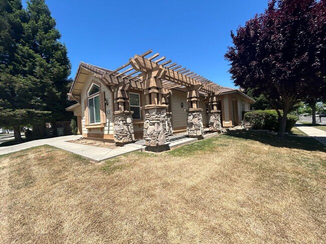 Foto del edificio - Nice Oakdale home on corner lot