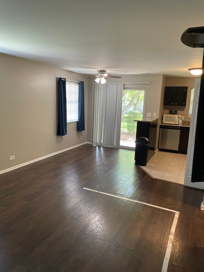 130 Gant Cir Unit A, Streamwood, IL 60107 Condo for Rent in