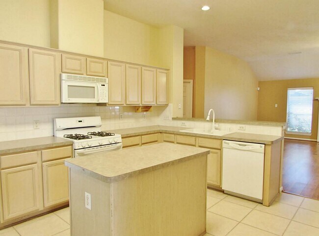 Building Photo - 5207 Bay Pines Dr