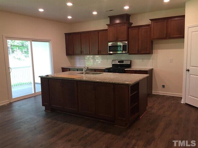 Foto del edificio - 1143 Lookout Ridge Rd