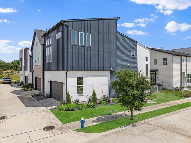 Building Photo - 9809 Blissful Pr Ln