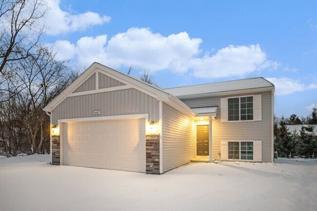 Building Photo - 2224 Macatawa Ln