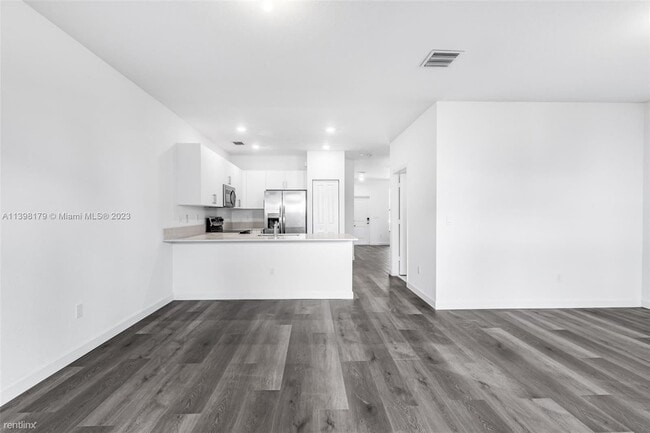 Building Photo - 3 br, 2.5 bath House - 260 SW 159th Ter