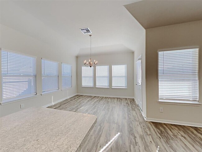Foto del edificio - 14090 Waukegan Way S