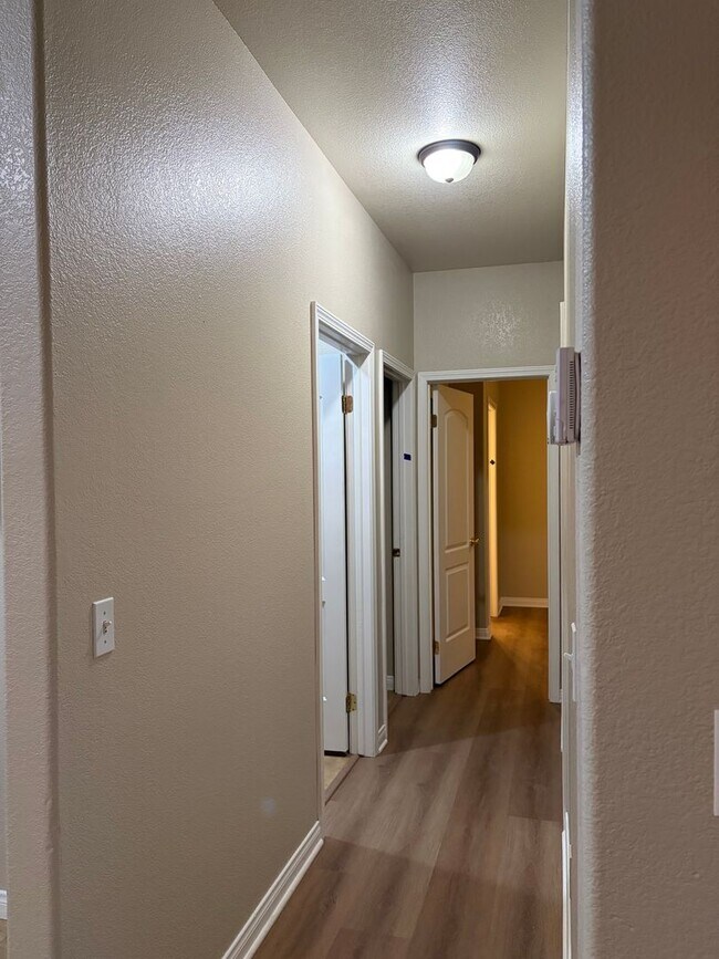 Foto del edificio - 8001 Walpole Ave