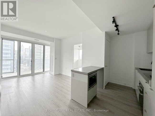 Building Photo - 7 Grenville St