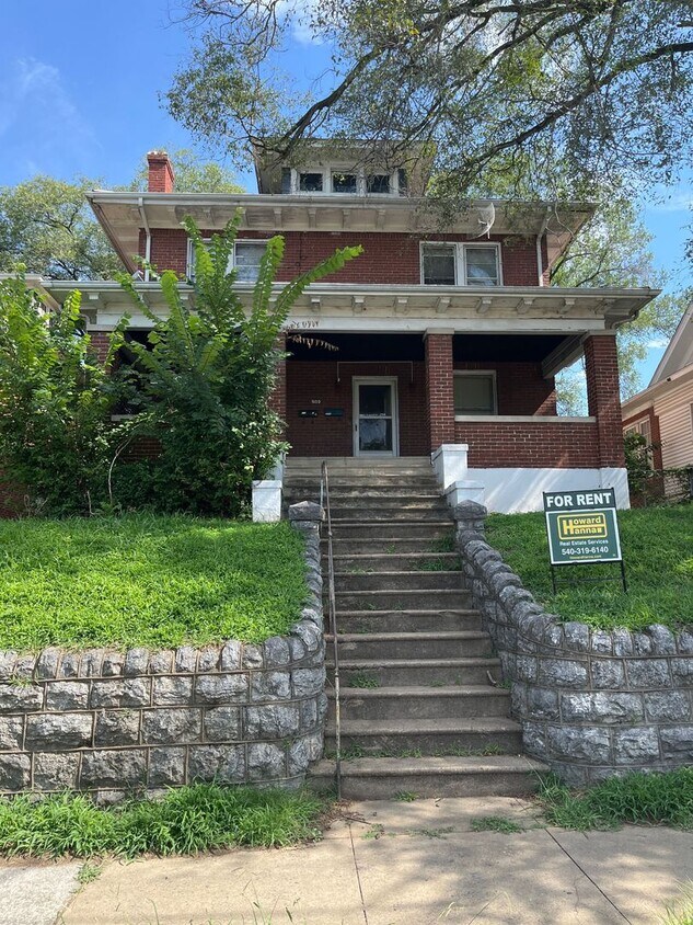 809 Ferdinand Ave SW Unit Apt. B, Roanoke, VA 24016 Room for Rent in