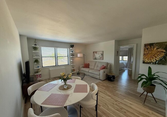 Building Photo - 1000 Clove Rd