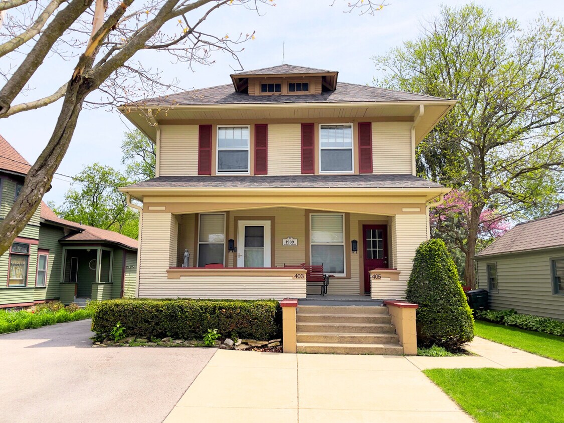 Primary Photo - 405 La Fox River Dr