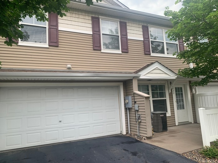 Primary Photo - Beautiful Townhome in Desired Woodbury Nei...