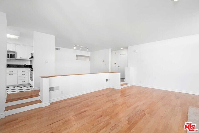 Building Photo - 1175 Amherst Ave