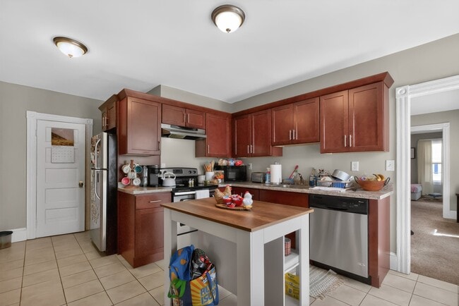 Building Photo - 187 County St