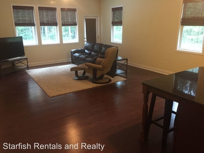 Building Photo - 3 br, 2 bath House - 131 Penny Lane